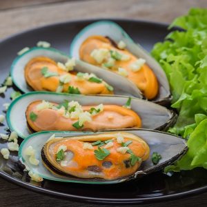 half shell green mussel NZ-700×700