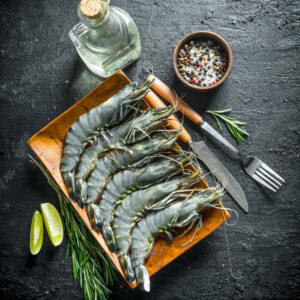 Raw,Shrimps,With,Lime,Slices,,Rosemary,And,Spices.,On,Black